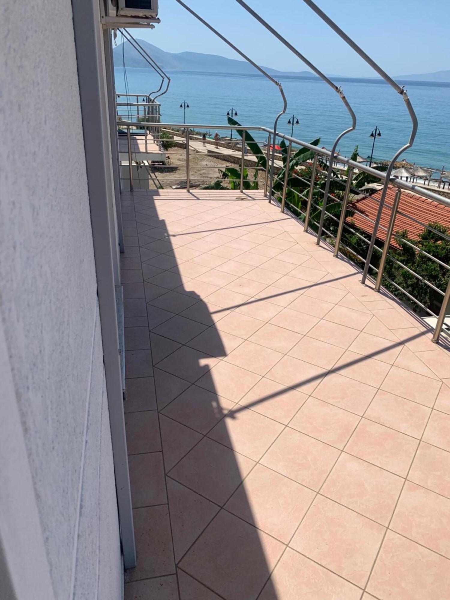 White Marine Hotel