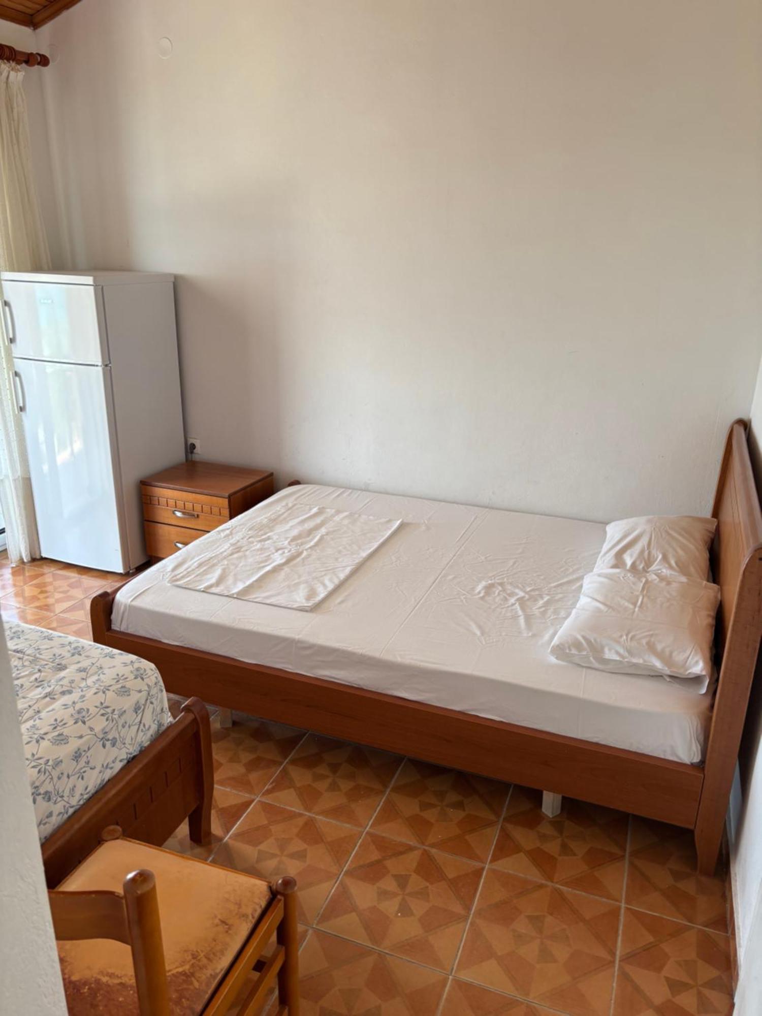 White Marine Hotel
