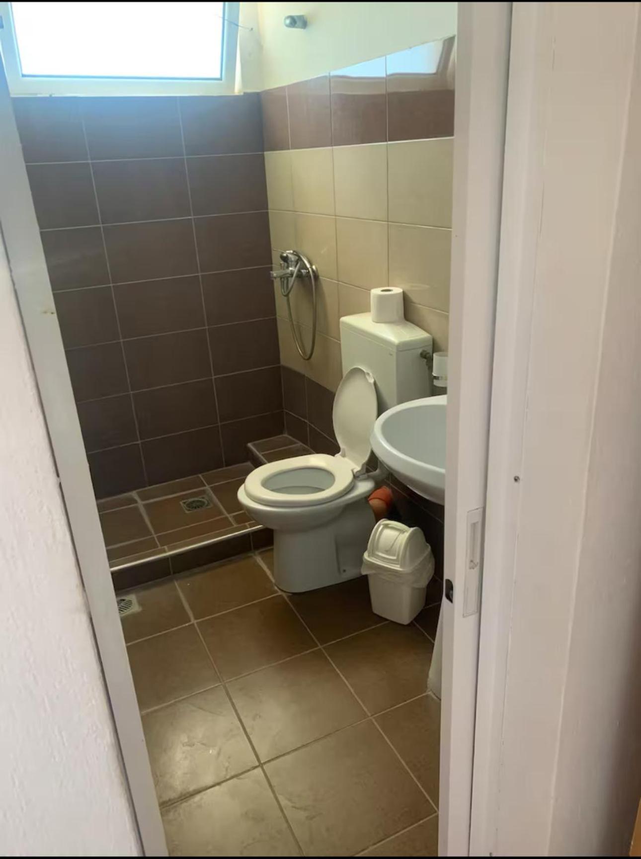 White Marine Hotel Qeparo