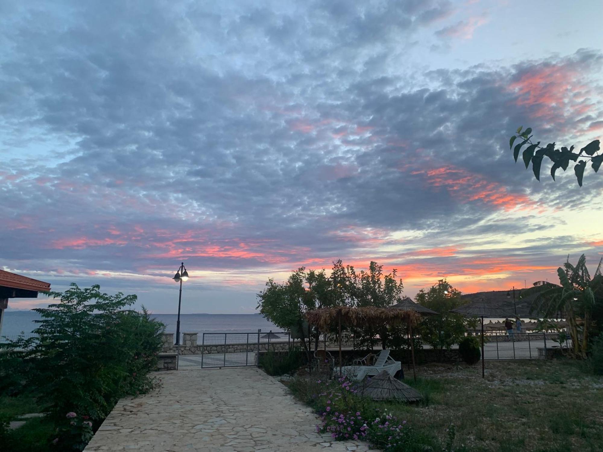 White Marine Hotel Qeparo